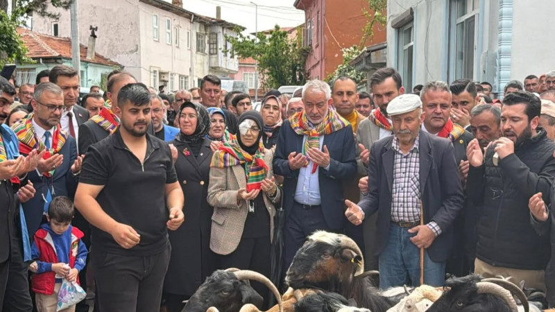 400 Yıllık Gelenek Isparta’da Yaşatıldı: Kurban İndirme Töreni’nde Büyük Coşku