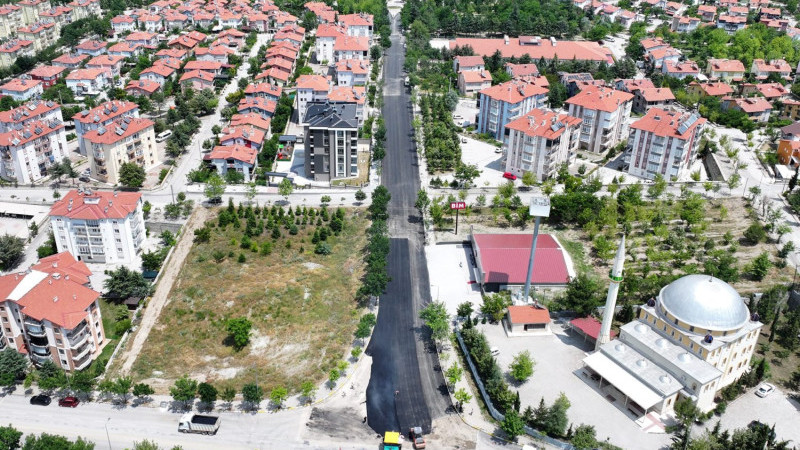 Şehit Ali Yılmaz Borsa İstanbul İlkokulu önü ve 255. caddede asfalt yenilendi.
