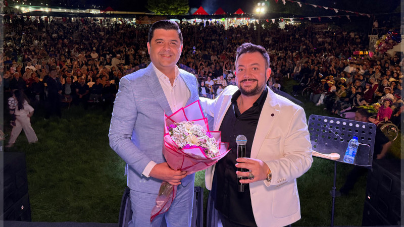 Hüseyin Kağıt, Uluborlu Kiraz Festivali'nde Binlerce Kişiye Unutulmaz Gece Yaşattı