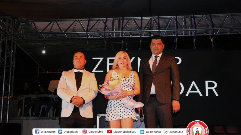 Zeynep Dizdar, 47. Uluborlu Kiraz Festivali’nde Binlerce Kişiye Unutulmaz Bir Gece Yaşattı