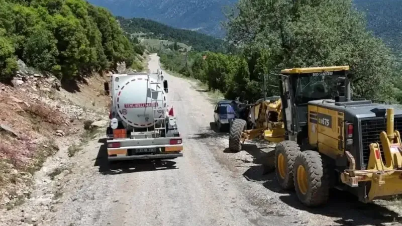 Isparta'da dağ yollarındaki şarampoller güvenli hale getiriliyor
