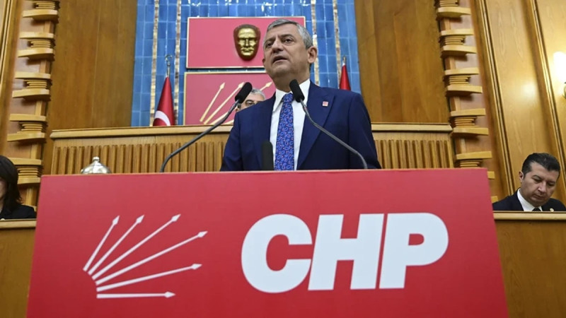Özgür Özel'den Dikkat Çeken Veda Konuşması: Siyaset Kulislerinde Yeni Parti İddiaları